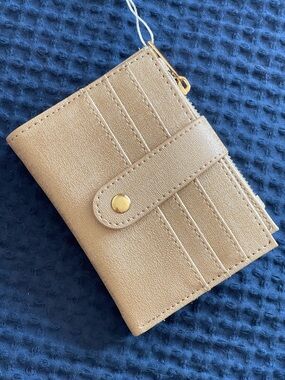NWT women beige minimalistic compact wallet vegan card holder with coin pocket